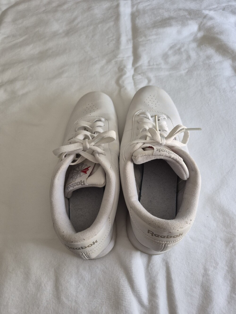 Reebok Womens White Leather Sneakers - Classic Comfort